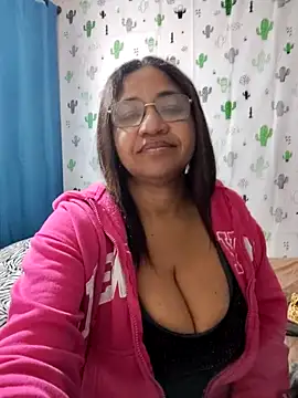 Snapshot of Avannay chatting on 10-08-25, 12:56 Avannay online show from 10-08-25, 12:56