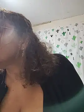 Snapshot of Avannay chatting on 05-31-26, 01:11 Avannay online show from 05-31-26, 01:11