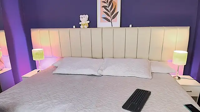 Shizuko  online show from 12-20-25, 10:01