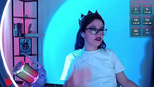 girldom online show from 11-19-25, 05:13