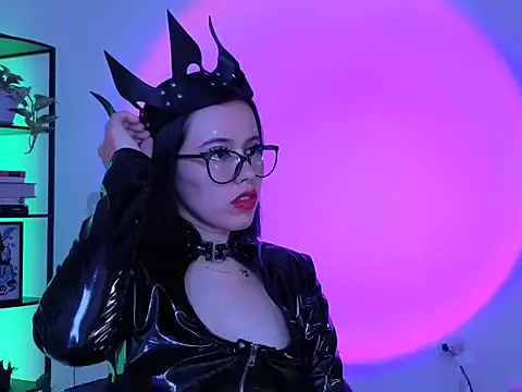 Snapshot of girldom chatting on 03-18-26, 04:30 girldom online show from 03-18-26, 04:30