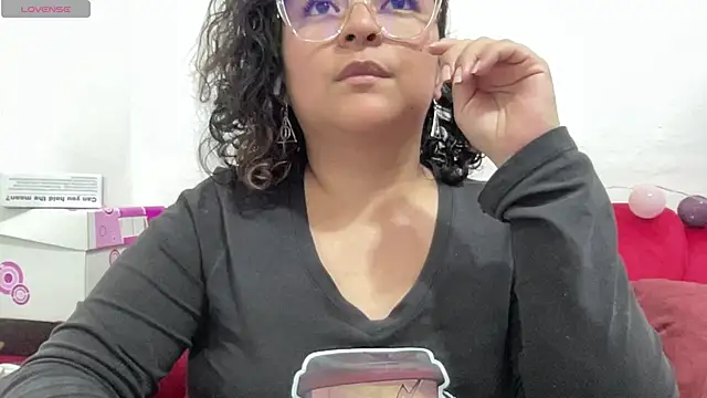 Sophiaburton online show from 09-12-25, 08:41