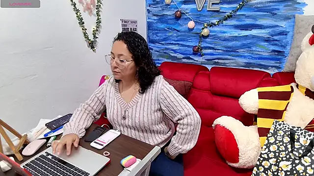 Sophiaburton online show from 11-18-25, 08:45