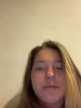 Snapshot of VesnaCrystal chatting on 09-28-25, 02:13 VesnaCrystal online show from 09-28-25, 02:13