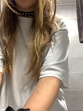 Snapshot of VesnaCrystal chatting on 11-16-25, 03:17 VesnaCrystal online show from 11-16-25, 03:17