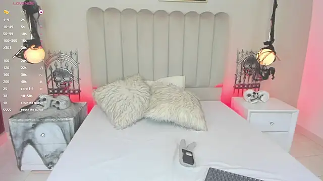 Snapshot of Dani_rosse_ chatting on 10-31-25, 12:35 Dani rosse online show from 10-31-25, 12:35