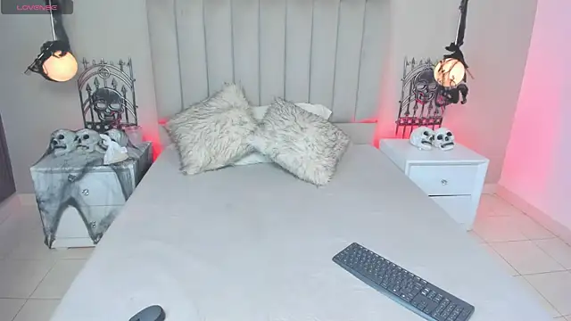 Snapshot of Dani_rosse_ chatting on 10-27-25, 07:37 Dani rosse online show from 10-27-25, 07:37