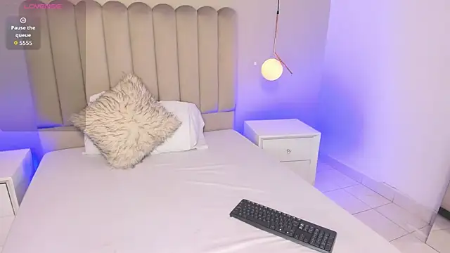 Snapshot of Dani_rosse_ chatting on 11-18-25, 01:03 Dani rosse online show from 11-18-25, 01:03