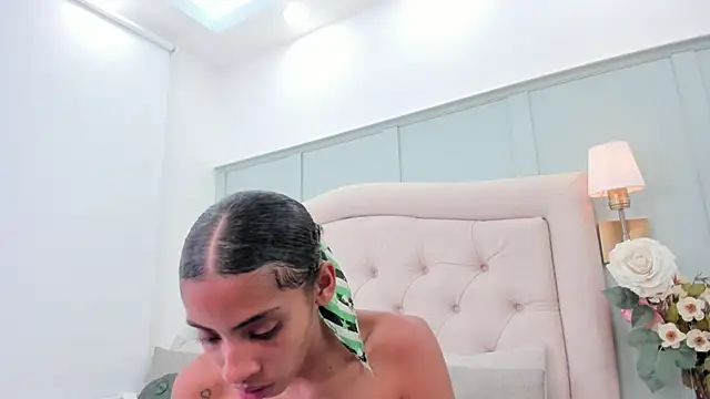 sarah ashbourne online show from 12-16-25, 02:54