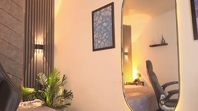 maddy1y  online show from 10-31-25, 12:02