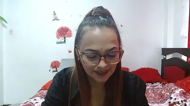 Snapshot of Lady_16 chatting on 09-30-25, 03:18 Lady 16 online show from 09-30-25, 03:18