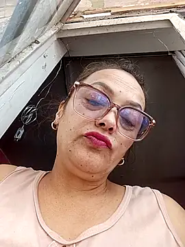 Snapshot of Lady_16 chatting on 02-11-26, 03:34 Lady 16 online show from 02-11-26, 03:34