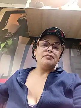 Snapshot of Lady_16 chatting on 09-13-25, 12:10 Lady 16 online show from 09-13-25, 12:10