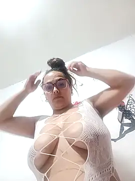 Snapshot of Lady_16 chatting on 09-20-25, 11:37 Lady 16 online show from 09-20-25, 11:37