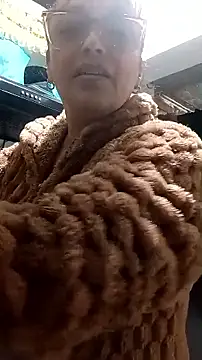 Snapshot of Lady_16 chatting on 09-16-25, 12:17 Lady 16 online show from 09-16-25, 12:17