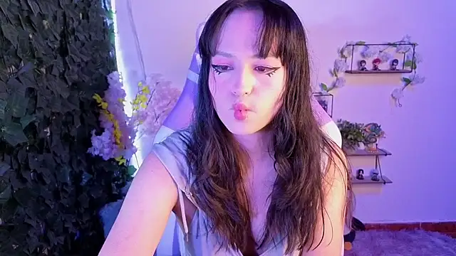 Snapshot of Eymmy_24 chatting on 04-18-26, 01:41 Eymmy 24 online show from 04-18-26, 01:41