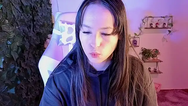 Snapshot of Eymmy_24 chatting on 05-31-26, 01:33 Eymmy 24 online show from 05-31-26, 01:33