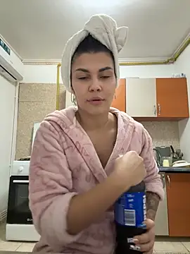 Snapshot of MiaKiittyy chatting on 10-21-25, 08:52 MiaKiittyy online show from 10-21-25, 08:52