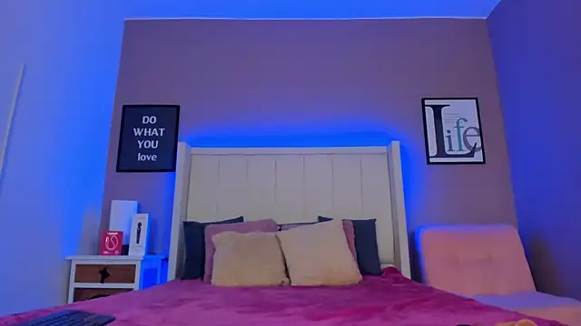 sarahyessica online show from 02-07-26, 07:05