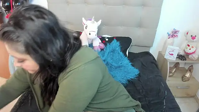 TifanyAmazinng online show from 11-20-25, 01:56