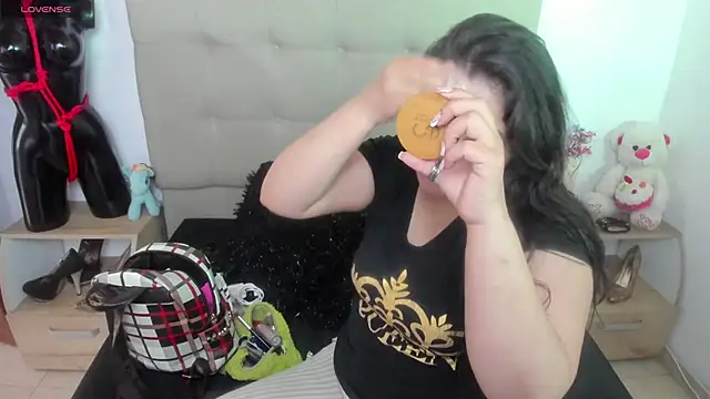 TifanyAmazinng online show from 10-30-25, 12:36