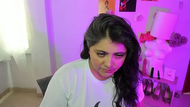 TifanyAmazinng online show from 04-10-26, 02:35