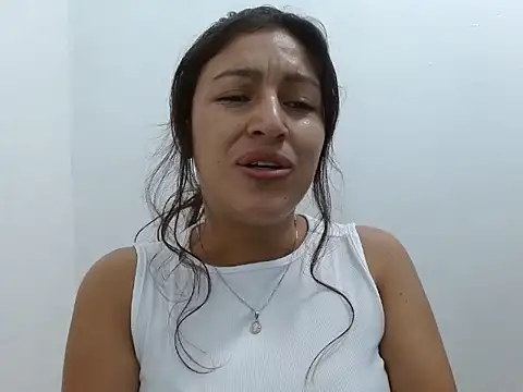 Snapshot of SarahFriendly chatting on 05-14-26, 01:08 SarahFriendly online show from 05-14-26, 01:08