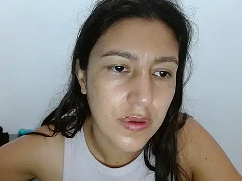 Snapshot of SarahFriendly chatting on 06-03-26, 11:22 SarahFriendly online show from 06-03-26, 11:22