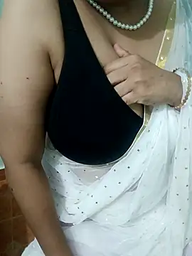 Snapshot of tami_lavanya chatting on 05-06-26, 12:53 tami lavanya online show from 05-06-26, 12:53