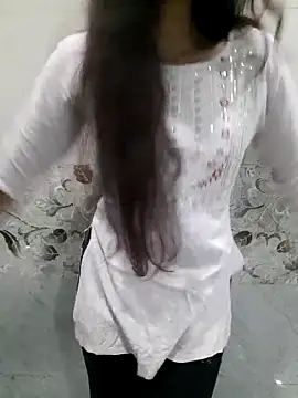 Aarti-kumri online show from 02-18-26, 05:31