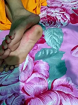 Snapshot of DesiQueen3 chatting on 09-15-25, 04:29 DesiQueen3 online show from 09-15-25, 04:29