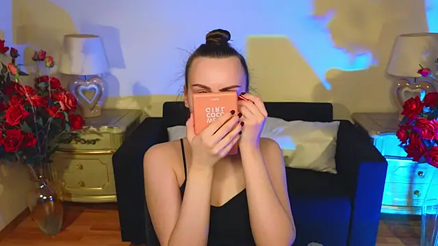 Snapshot of Kelly_Cartier chatting on 11-30-25, 11:55 Kelly Cartier online show from 11-30-25, 11:55