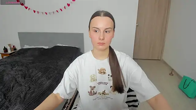 Snapshot of Kelly_Cartier chatting on 02-17-26, 12:02 Kelly Cartier online show from 02-17-26, 12:02