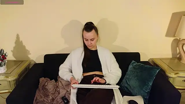 Snapshot of Kelly_Cartier chatting on 01-15-26, 12:52 Kelly Cartier online show from 01-15-26, 12:52