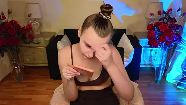 Snapshot of Kelly_Cartier chatting on 12-04-25, 12:15 Kelly Cartier online show from 12-04-25, 12:15