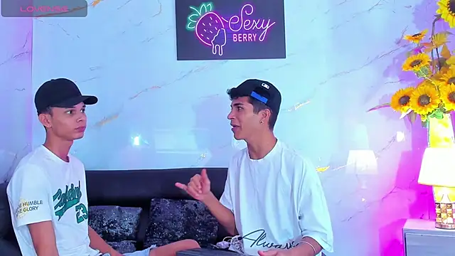 Snapshot of The_boys_at chatting on 09-12-25, 04:23 The boys at online show from 09-12-25, 04:23