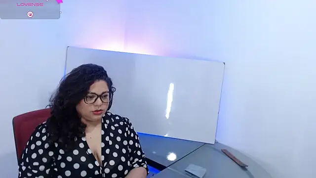 merly chica online show from 10-13-25, 01:23