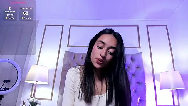 Snapshot of Leilani- chatting on 09-17-25, 12:51 Leilani- online show from 09-17-25, 12:51