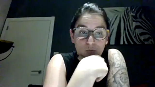 hottyFcup online show from 11-17-25, 06:12