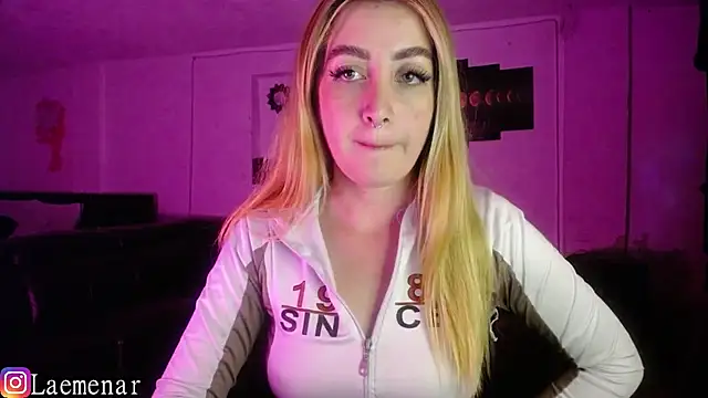 Snapshot of Saraa-Smith chatting on 11-06-25, 03:43 Saraa-Smith online show from 11-06-25, 03:43