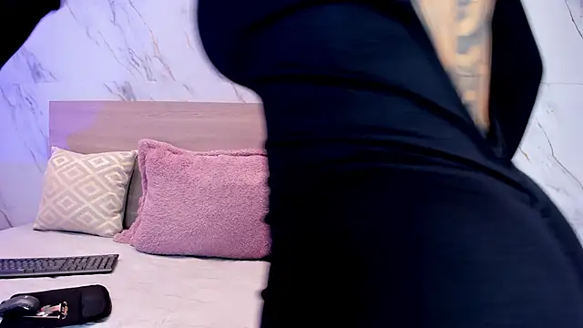 sofiagomez   online show from 01-10-26, 06:03