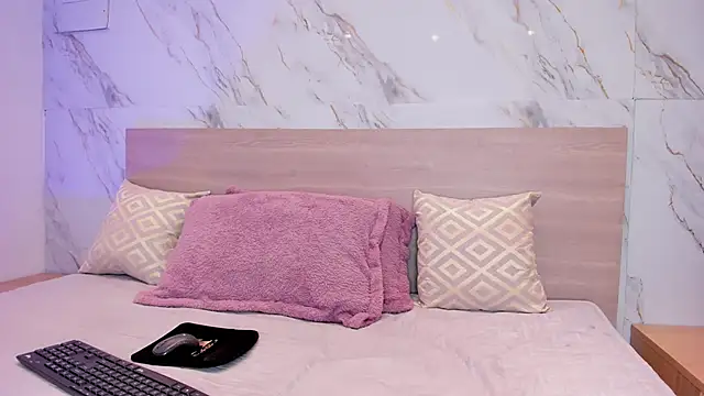 sofiagomez   online show from 12-05-25, 07:01