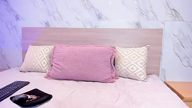 sofiagomez   online show from 12-19-25, 06:54