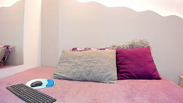 sofiagomez   online show from 10-20-25, 07:14