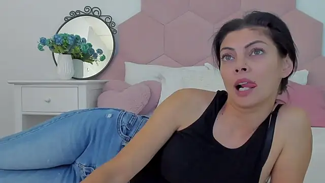 Snapshot of LadyLiia chatting on 01-10-25, 08:07 LadyLiia online show from 01-10-25, 08:07