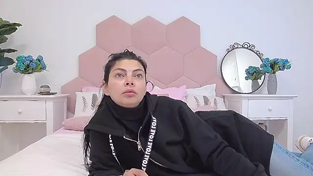 Snapshot of LadyLiia chatting on 02-18-25, 04:37 LadyLiia online show from 02-18-25, 04:37