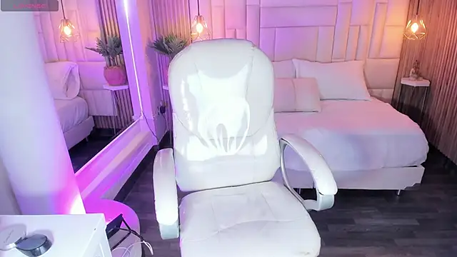 DulceGreem online show from 12-17-25, 11:37