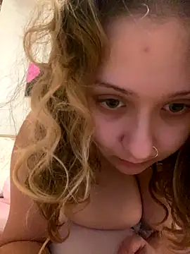 Snapshot of Destinyym chatting on 10-18-25, 02:35 Destinyym online show from 10-18-25, 02:35