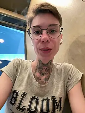 HoneySquirrel online show from 05-04-26, 05:49