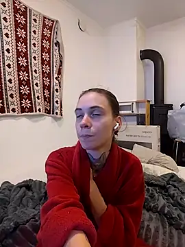 Snapshot of HoneySquirrel chatting on 10-18-25, 07:16 HoneySquirrel online show from 10-18-25, 07:16